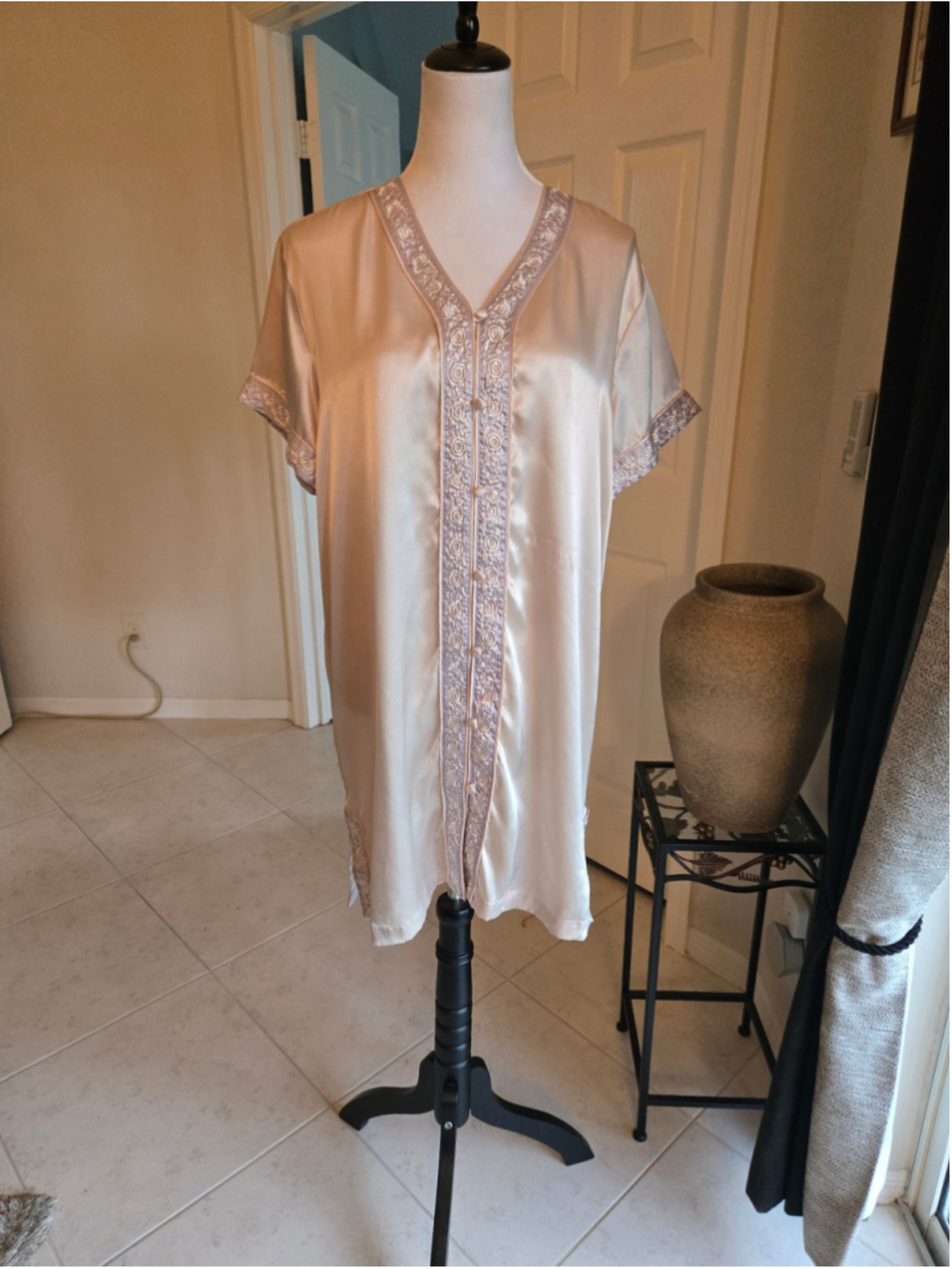 VTG Cabernet Sleepwear Champagne Gold Satin Embroidered Nightgown Dress. M